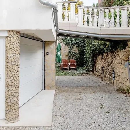 Appartement Lovely Flat With Large Terrace