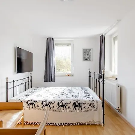 Lovely Flat With Large Terrace Lejlighed