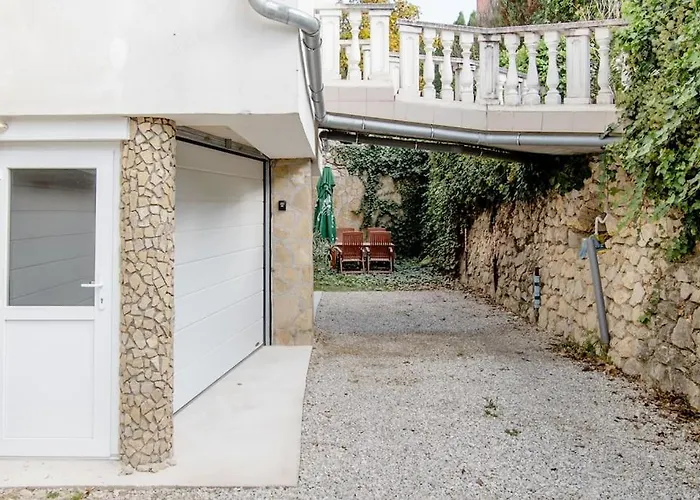 Apartmán Lovely Flat With Large Terrace